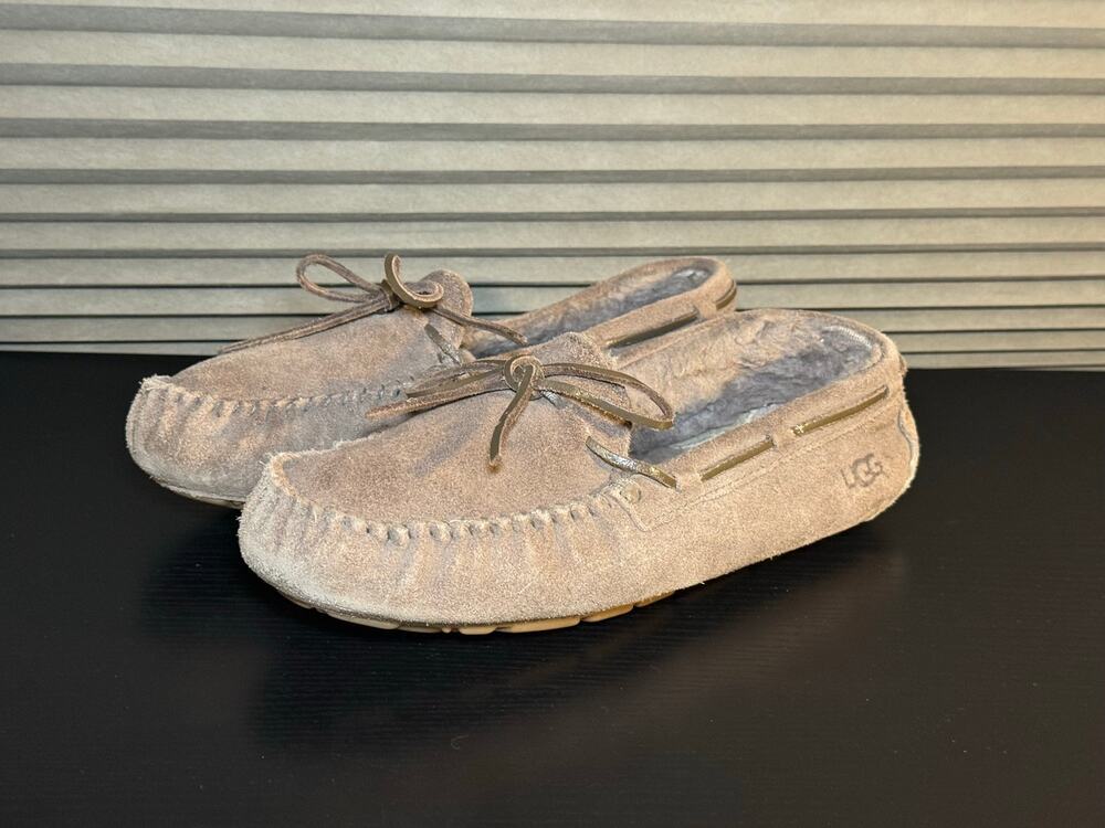 UGG Dakota Moccasin Slippers Gray Suede Sheepskin Women’s US 8 EU 39 1106878